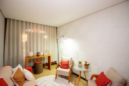 Casa à venda com 283m², 4 quartos e 4 vagasSala