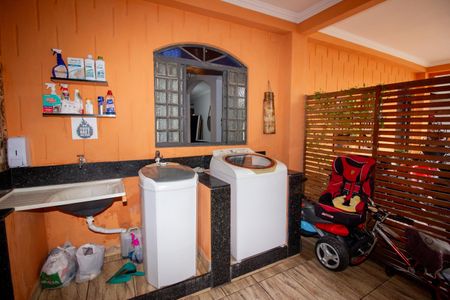 Casa à venda com 283m², 4 quartos e 4 vagasCozinha e Área de Serviço