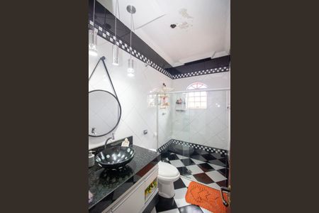 Casa à venda com 283m², 4 quartos e 4 vagasBanheiro Social