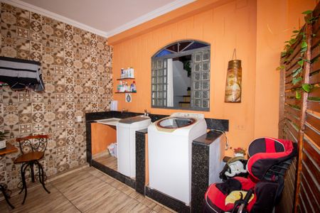 Casa à venda com 283m², 4 quartos e 4 vagasCozinha e Área de Serviço