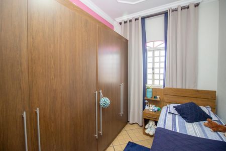 Casa à venda com 283m², 4 quartos e 4 vagasQuarto 2