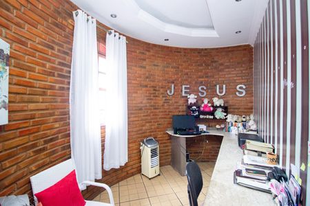 Casa à venda com 283m², 4 quartos e 4 vagasEscritório