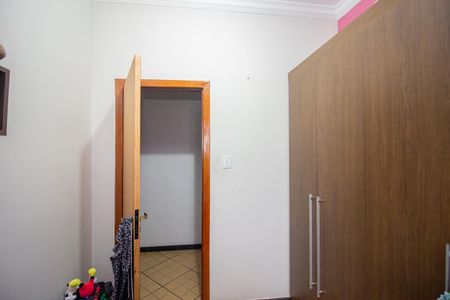 Casa à venda com 283m², 4 quartos e 4 vagasQuarto 2