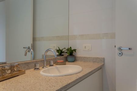 Apartamento à venda com 156m², 3 quartos e 3 vagas Apartamento à venda com 156m², 3 quartos e 3 vagasBanheiro da Suíte 2