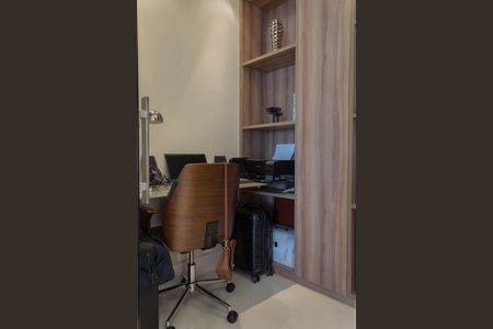 Apartamento à venda com 156m², 3 quartos e 3 vagas Apartamento à venda com 156m², 3 quartos e 3 vagasEscritório