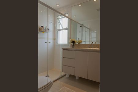 Apartamento à venda com 156m², 3 quartos e 3 vagas Apartamento à venda com 156m², 3 quartos e 3 vagasBanheiro da Suíte 1