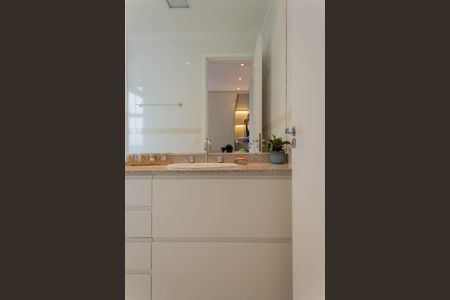 Apartamento à venda com 156m², 3 quartos e 3 vagas Apartamento à venda com 156m², 3 quartos e 3 vagasBanheiro da Suíte 2