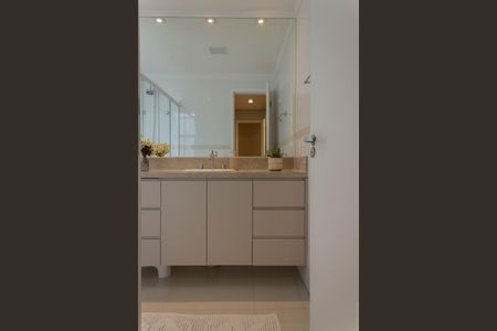 Apartamento à venda com 156m², 3 quartos e 3 vagas Apartamento à venda com 156m², 3 quartos e 3 vagasBanheiro da Suíte 1