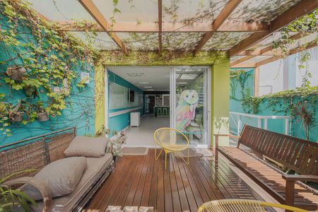 Varanda de casa à venda com 2 quartos, 117m² em Jardim das Bandeiras, São Paulo