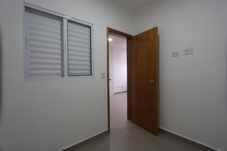 Quarto 2 de apartamento para alugar com 2 quartos, 38m² em Vila Antonieta, São Paulo
