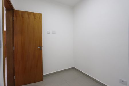 Quarto 2 de apartamento para alugar com 2 quartos, 38m² em Vila Antonieta, São Paulo