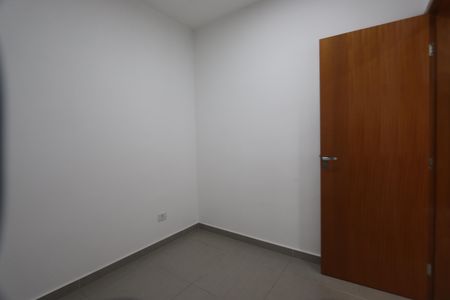 Quarto 1 de apartamento para alugar com 2 quartos, 38m² em Vila Antonieta, São Paulo