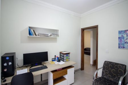 Casa à venda com 248m², 3 quartos e 2 vagasEscritório