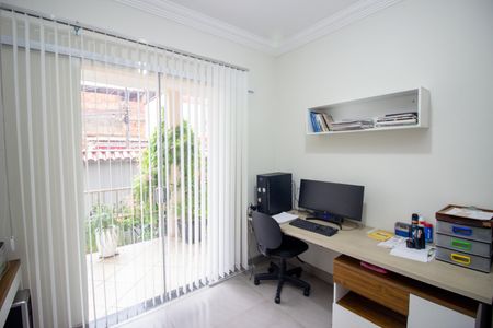 Casa à venda com 248m², 3 quartos e 2 vagasEscritório