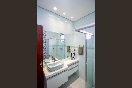 Casa à venda com 248m², 3 quartos e 2 vagasBanheiro Social