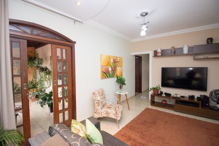 Casa à venda com 248m², 3 quartos e 2 vagasSala de TV