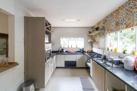 Casa para alugar com 360m², 4 quartos e 1 vaga Casa para alugar com 360m², 4 quartos e 1 vagaCozinha e Área de Serviço