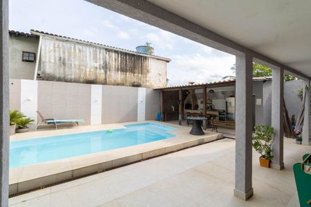 Casa para alugar com 360m², 4 quartos e 1 vaga Casa para alugar com 360m², 4 quartos e 1 vagaPiscina