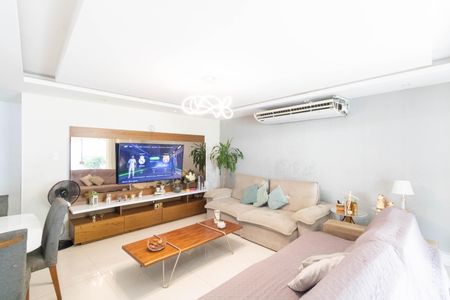 Casa para alugar com 360m², 4 quartos e 1 vaga Casa para alugar com 360m², 4 quartos e 1 vagaSala