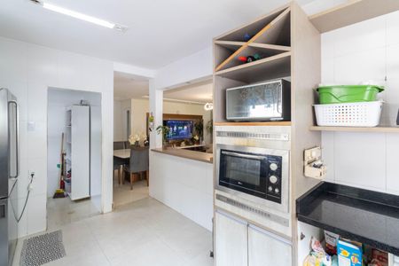 Casa para alugar com 360m², 4 quartos e 1 vaga Casa para alugar com 360m², 4 quartos e 1 vagaCozinha e Área de Serviço