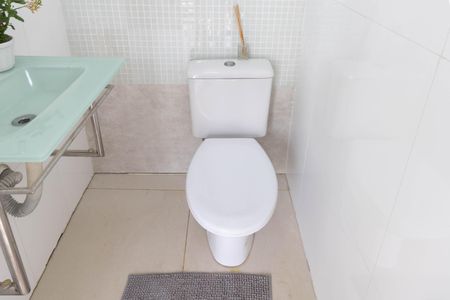 Casa para alugar com 360m², 4 quartos e 1 vaga Casa para alugar com 360m², 4 quartos e 1 vagaBanheiro de serviço