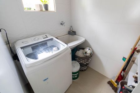 Casa para alugar com 360m², 4 quartos e 1 vaga Casa para alugar com 360m², 4 quartos e 1 vagaCozinha e Área de Serviço