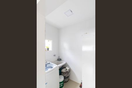 Casa para alugar com 360m², 4 quartos e 1 vaga Casa para alugar com 360m², 4 quartos e 1 vagaCozinha e Área de Serviço