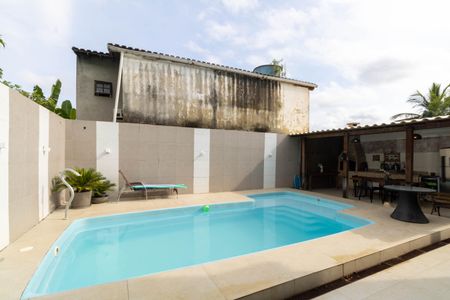 Casa para alugar com 360m², 4 quartos e 1 vaga Casa para alugar com 360m², 4 quartos e 1 vagaPiscina