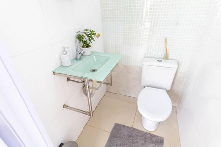 Casa para alugar com 360m², 4 quartos e 1 vaga Casa para alugar com 360m², 4 quartos e 1 vagaBanheiro de serviço