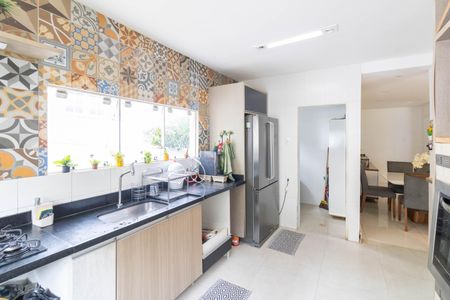 Casa para alugar com 360m², 4 quartos e 1 vaga Casa para alugar com 360m², 4 quartos e 1 vagaCozinha e Área de Serviço