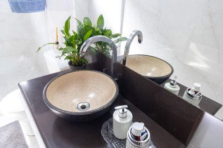 Casa para alugar com 360m², 4 quartos e 1 vaga Casa para alugar com 360m², 4 quartos e 1 vagaBanheiro Social