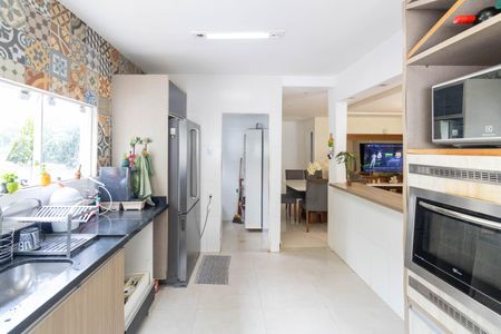 Casa para alugar com 360m², 4 quartos e 1 vaga Casa para alugar com 360m², 4 quartos e 1 vagaCozinha e Área de Serviço