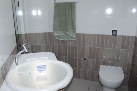 Banheiro de apartamento para alugar com 1 quarto, 47m² em República, São Paulo