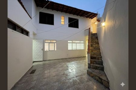 Casa para alugar com 200m², 3 quartos e 2 vagasQuintal 