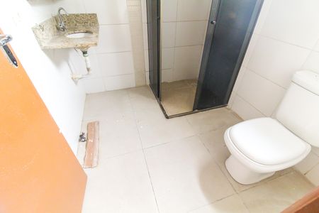 Casa de condomínio para alugar com 67m², 2 quartos e 1 vaga Casa de condomínio para alugar com 67m², 2 quartos e 1 vagaBanheiro