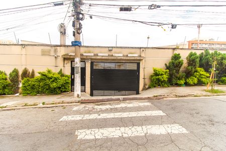 Casa de condomínio para alugar com 67m², 2 quartos e 1 vaga Casa de condomínio para alugar com 67m², 2 quartos e 1 vagaFachada