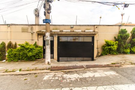 Casa de condomínio para alugar com 67m², 2 quartos e 1 vaga Casa de condomínio para alugar com 67m², 2 quartos e 1 vagaFachada
