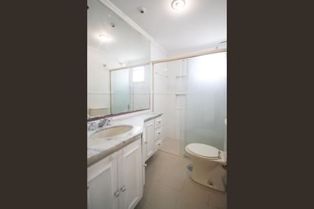 Apartamento para alugar com 100m², 2 quartos e 2 vagasBanheiro da Suíte