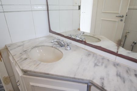 Apartamento para alugar com 100m², 2 quartos e 2 vagasBanheiro da Suíte