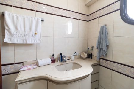 Apartamento à venda com 110m², 2 quartos e 1 vaga Apartamento à venda com 110m², 2 quartos e 1 vagaBanheiro Social