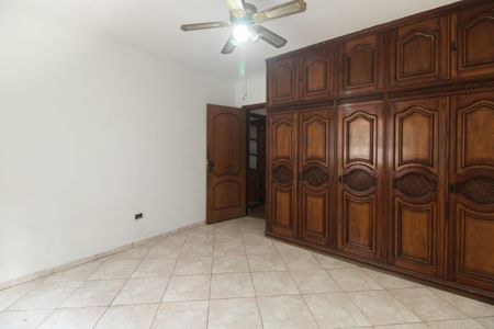 Casa para alugar com 180m², 3 quartos e 3 vagas Casa para alugar com 180m², 3 quartos e 3 vagasQuarto 2