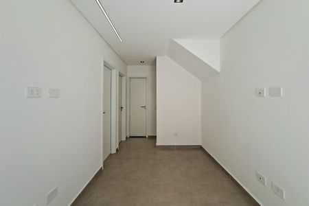 Sala de casa de condomínio para alugar com 2 quartos, 45m² em Maracanã, Praia Grande