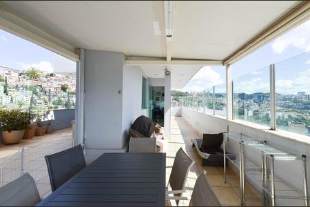 Apartamento à venda com 243m², 3 quartos e 2 vagasÁrea da Cobertura