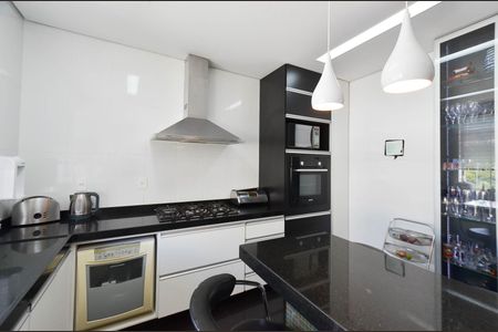 Apartamento à venda com 243m², 3 quartos e 2 vagasCozinha