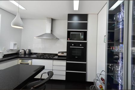 Apartamento à venda com 243m², 3 quartos e 2 vagasCozinha