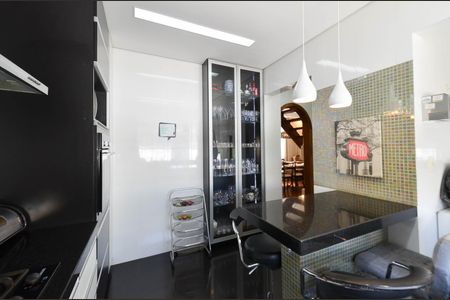 Apartamento à venda com 243m², 3 quartos e 2 vagasCozinha