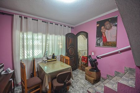 Casa à venda com 166m², 2 quartos e 1 vagaSala