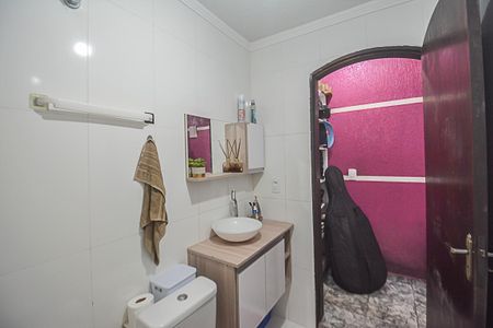 Casa à venda com 166m², 2 quartos e 1 vagaBanheiro