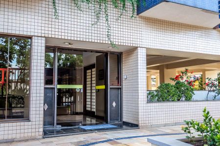 Apartamento para alugar com 133m², 3 quartos e 2 vagas Apartamento para alugar com 133m², 3 quartos e 2 vagasÁrea Comum-Entrada do bloco
