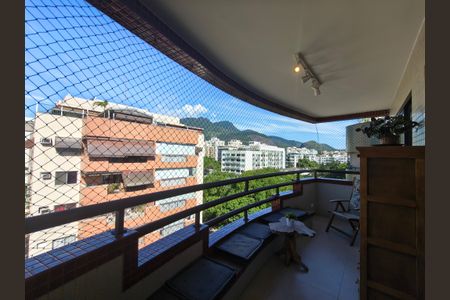 Apartamento à venda com 107m², 3 quartos e 2 vagasVaranda - Sala